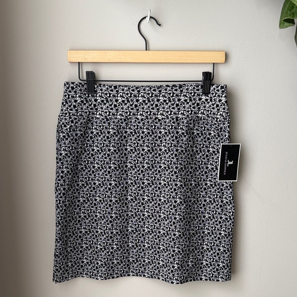 Jules and Leopold Floral Black and White Stretch Pull On Mini Short Pencil Skirt